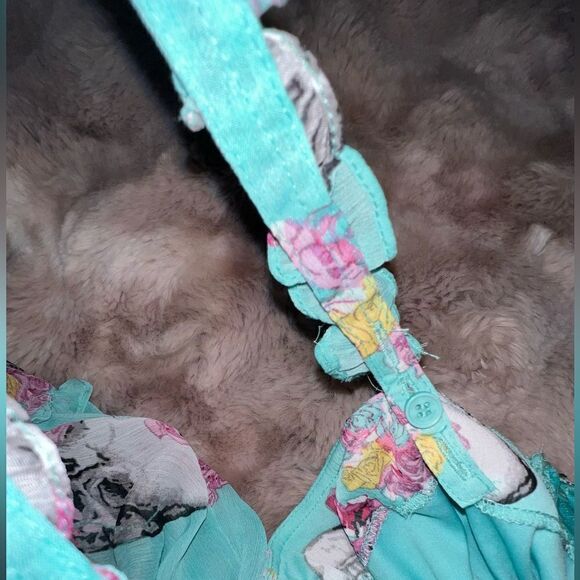 Royal Bones Skulls and Flowers by Daang Goodman - Picture 14 of 15